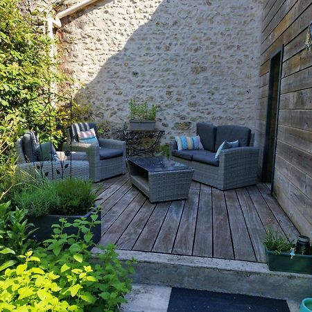 La Loge Des Fees Bed & Breakfast Latille Bagian luar foto