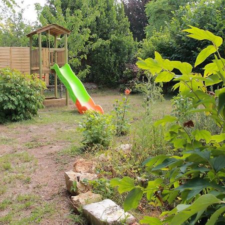 La Loge Des Fees Bed & Breakfast Latille Bagian luar foto