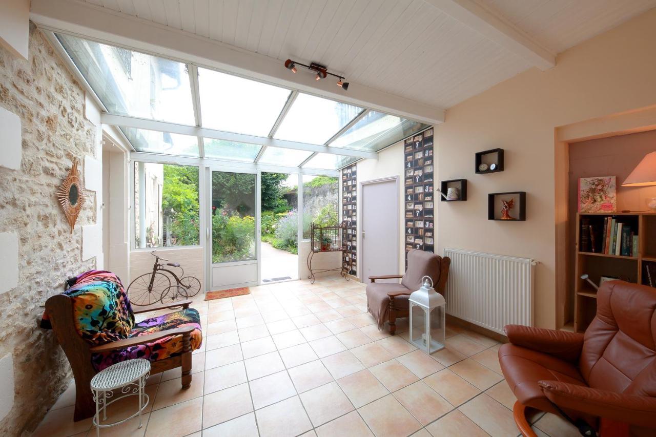 La Loge Des Fees Bed & Breakfast Latille Bagian luar foto