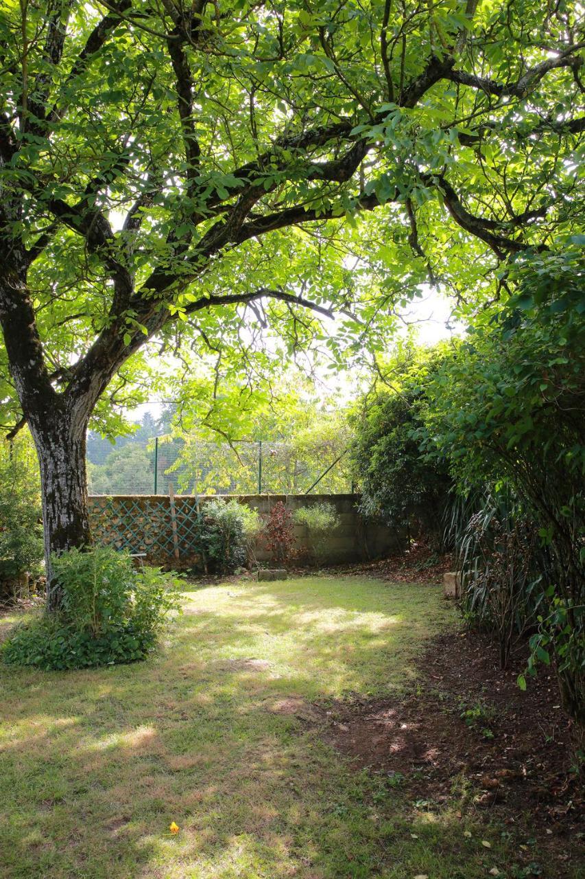 La Loge Des Fees Bed & Breakfast Latille Bagian luar foto