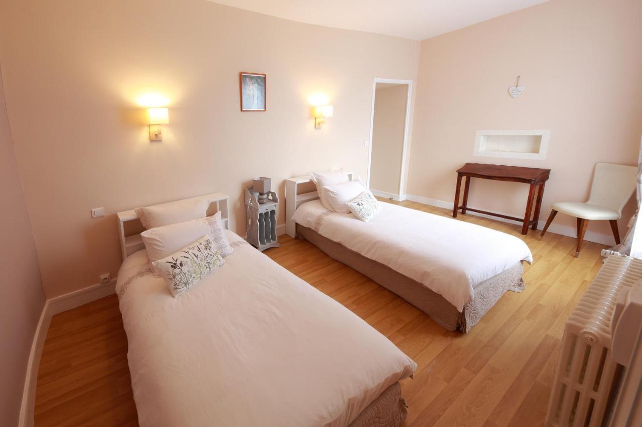 La Loge Des Fees Bed & Breakfast Latille Bagian luar foto