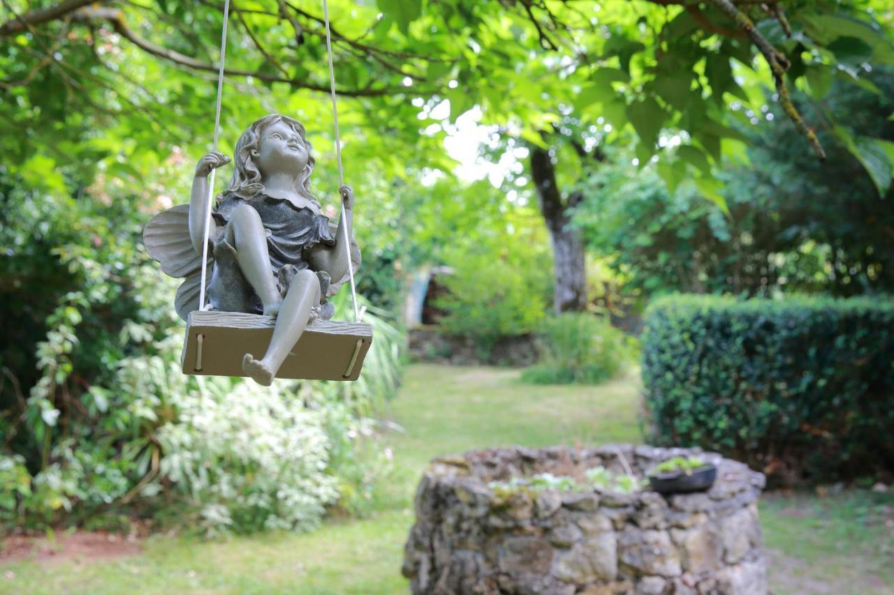La Loge Des Fees Bed & Breakfast Latille Bagian luar foto