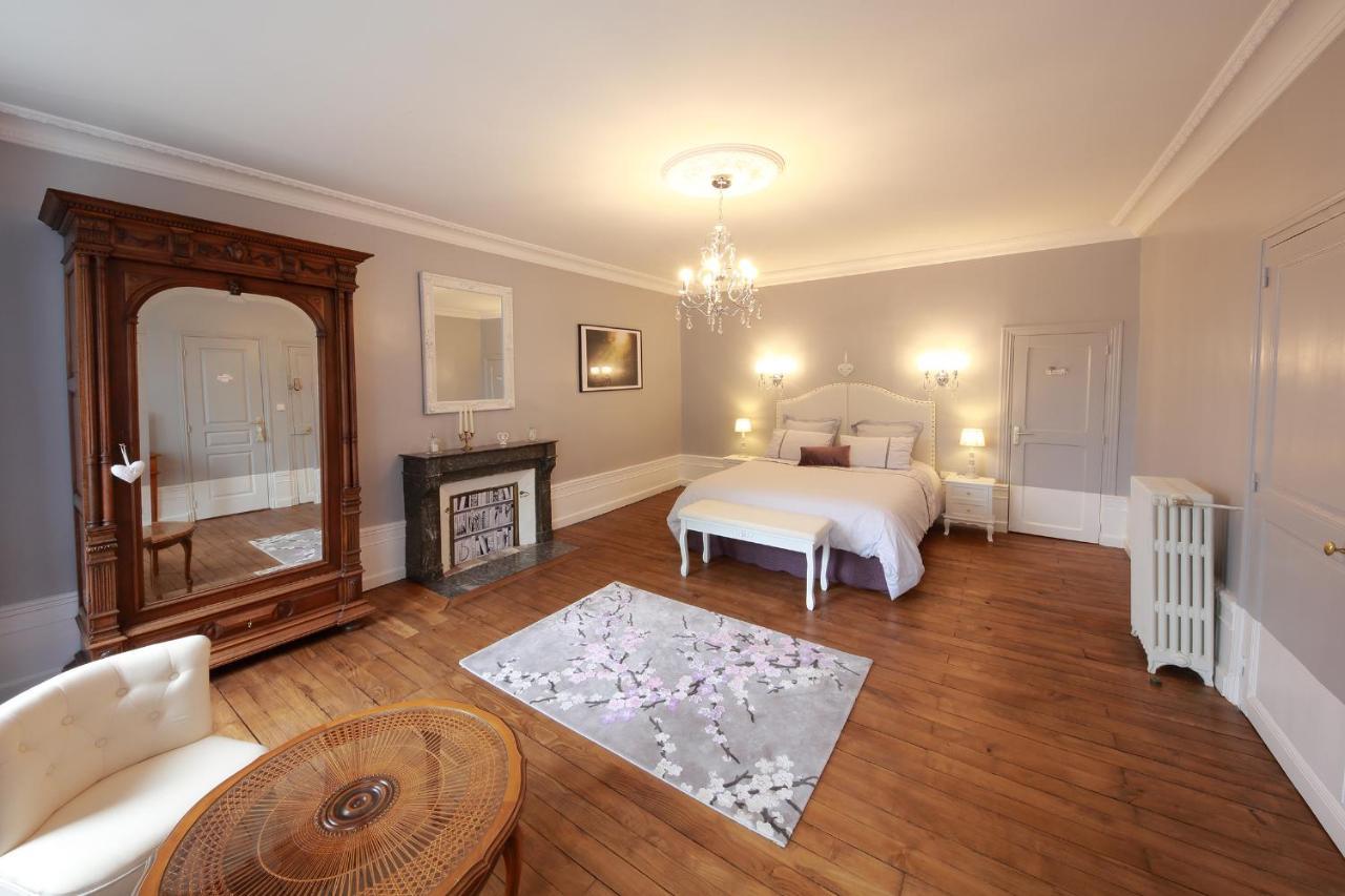 La Loge Des Fees Bed & Breakfast Latille Bagian luar foto