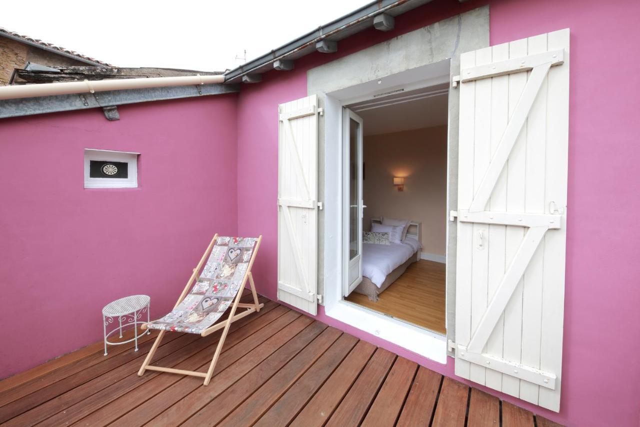 La Loge Des Fees Bed & Breakfast Latille Bagian luar foto