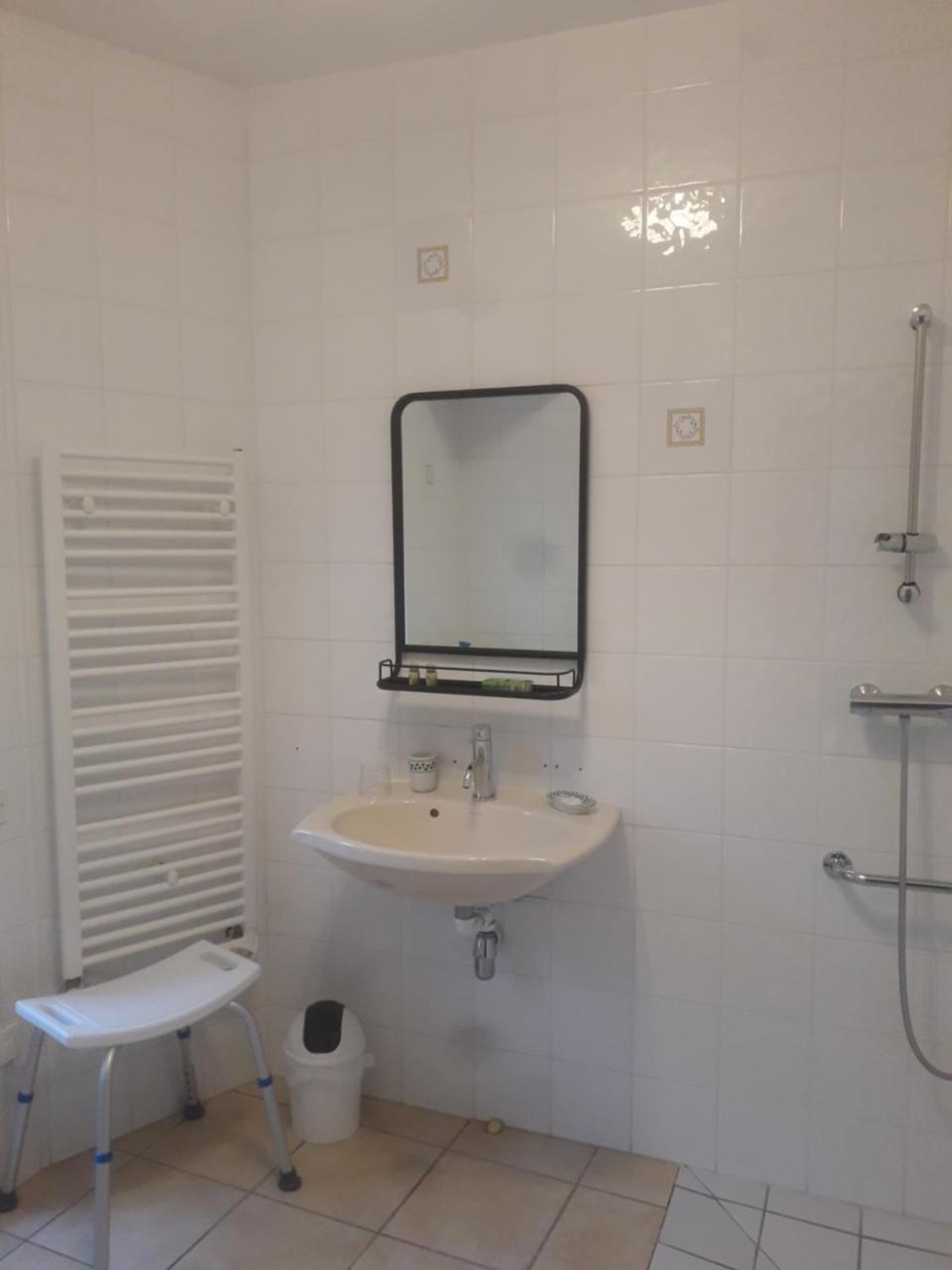La Loge Des Fees Bed & Breakfast Latille Bagian luar foto
