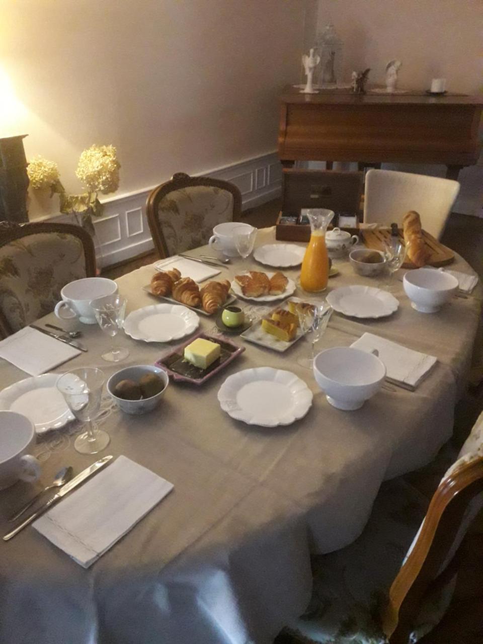 La Loge Des Fees Bed & Breakfast Latille Bagian luar foto